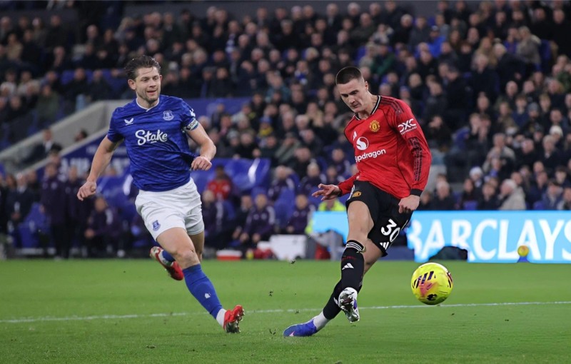 Everton bị đánh giá thấp hơn Man United