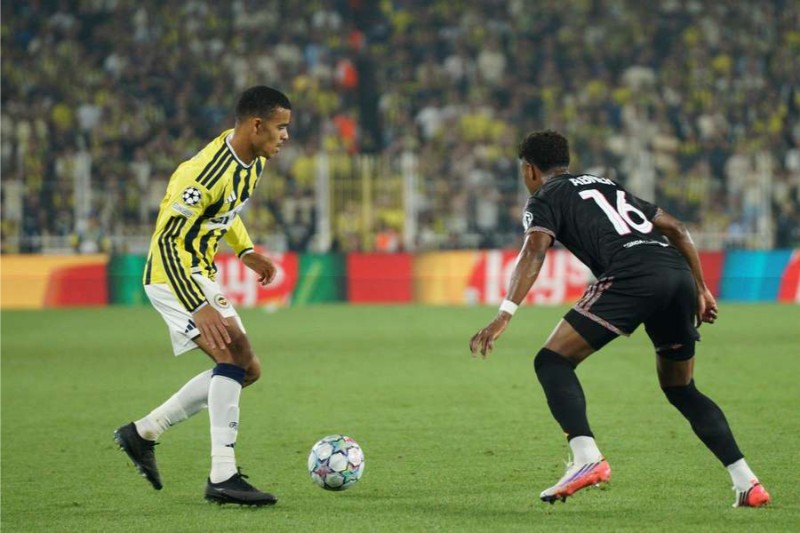Fenerbahce được đánh giá nhỉnh hơn Roma